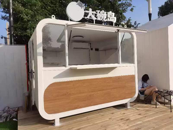 網紅美食街箱房